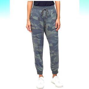 Splendid camo joggers. Size Small